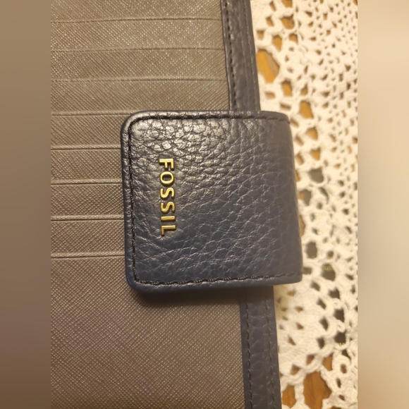 SOLD - Fossil Madison Clutch Wallet - Midnight Navy - Picture 4 of 12